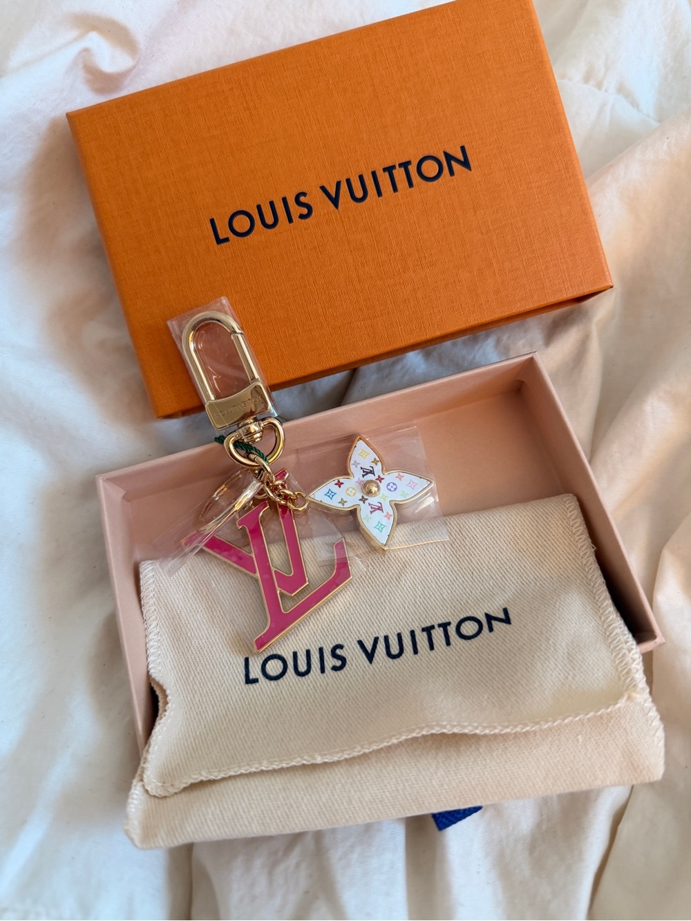 LOUIS VUITTON MURAKAMI KEY CHAIN BRAND NEW IN BOX WITH DUST BAG & STICKERS ON! - Picture 2 of 9